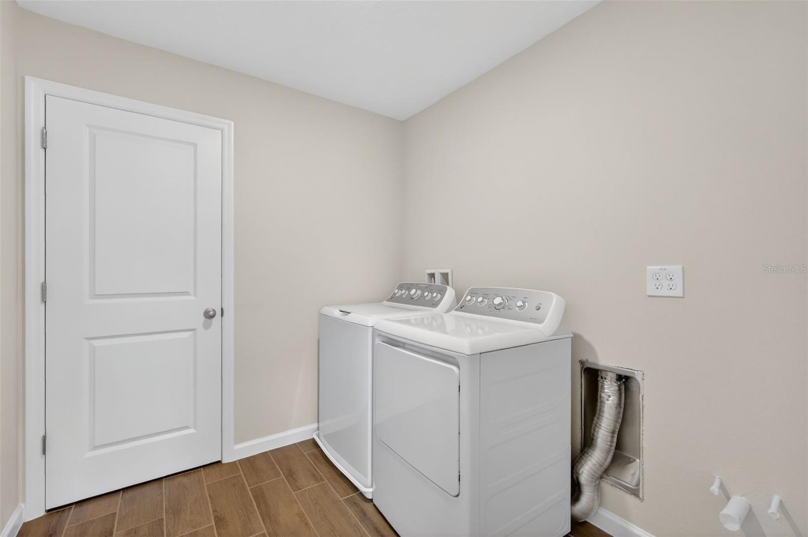 Image 27 of 53 For 3710 Malad Way