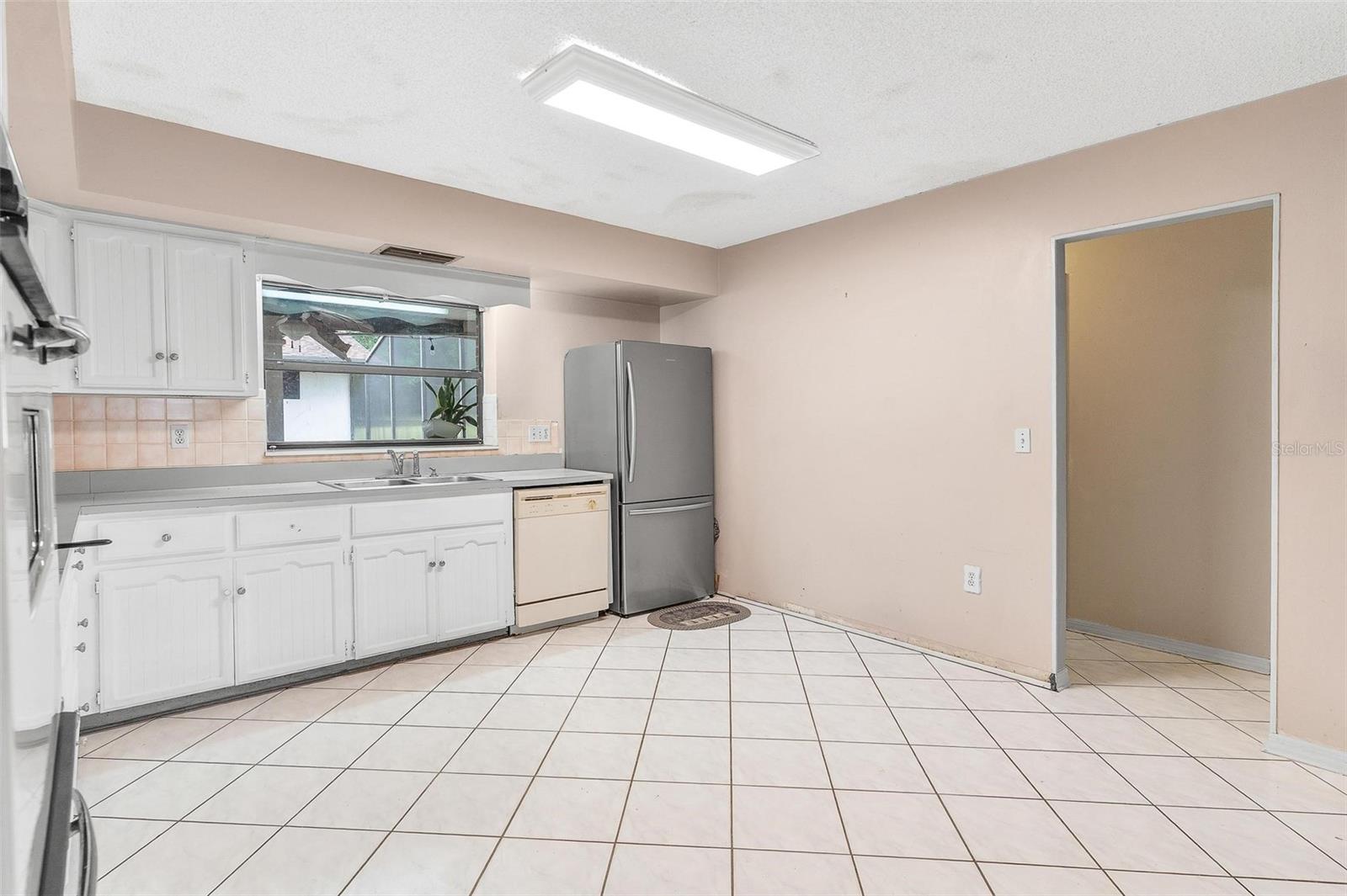 Image 13 of 57 For 2500 Urick Street