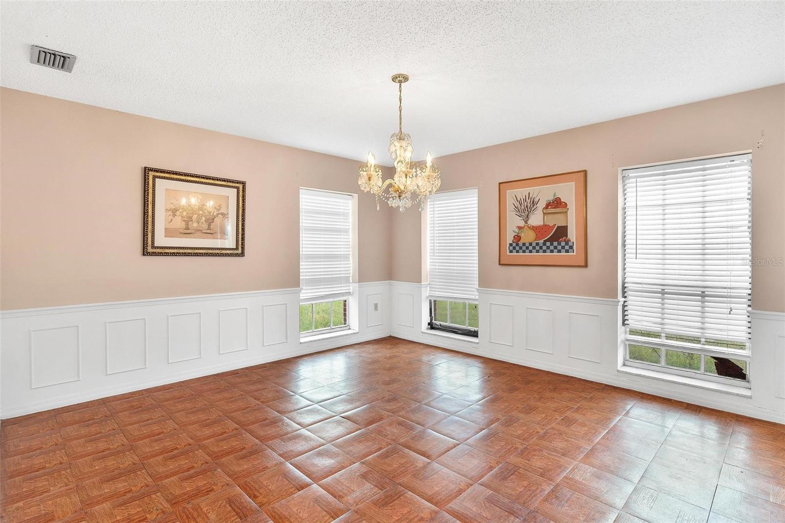 Image 16 of 57 For 2500 Urick Street