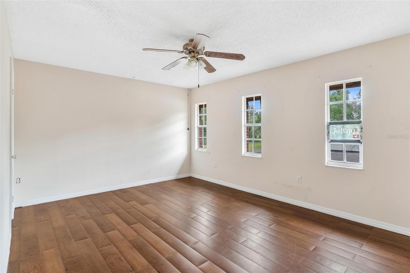 Image 22 of 57 For 2500 Urick Street
