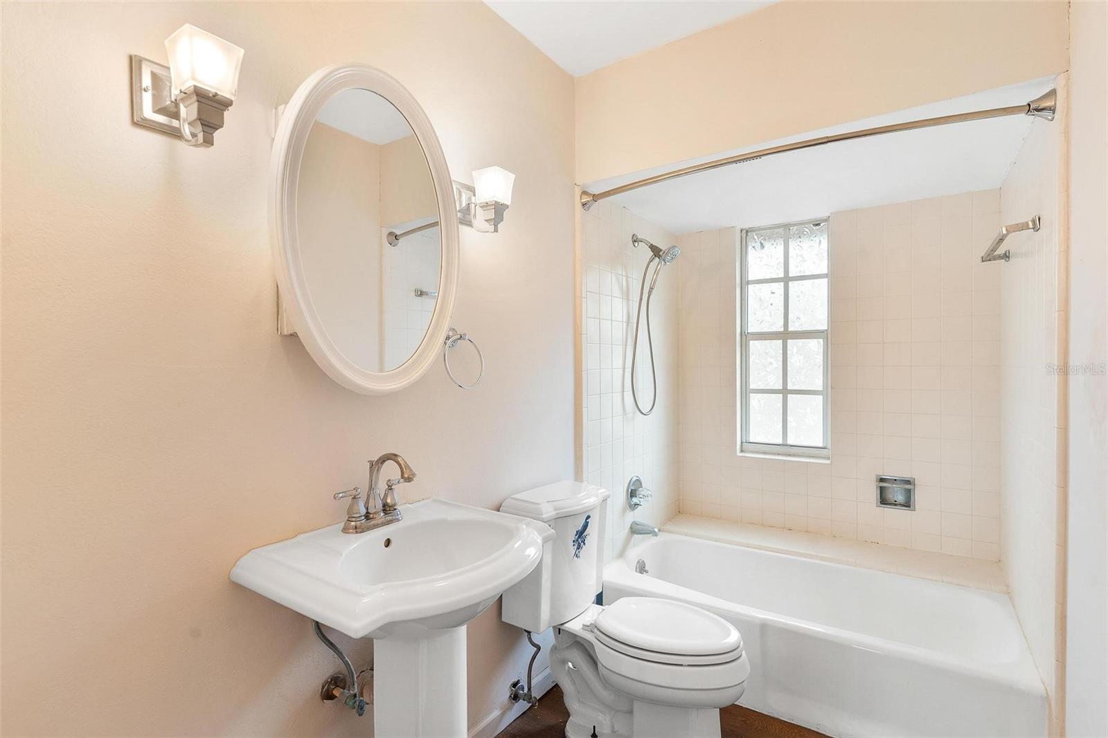 Image 33 of 57 For 2500 Urick Street