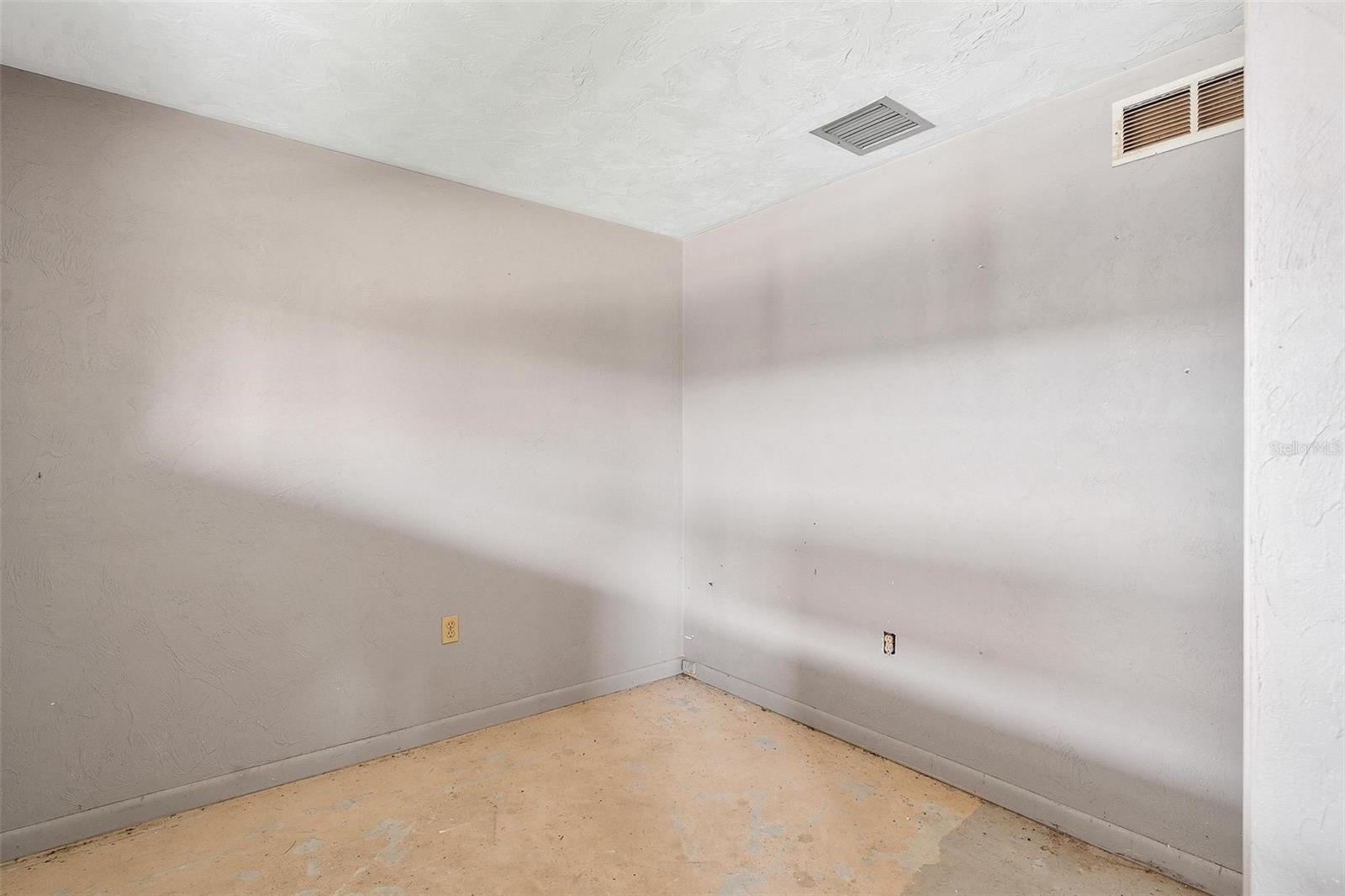 Image 42 of 57 For 2500 Urick Street