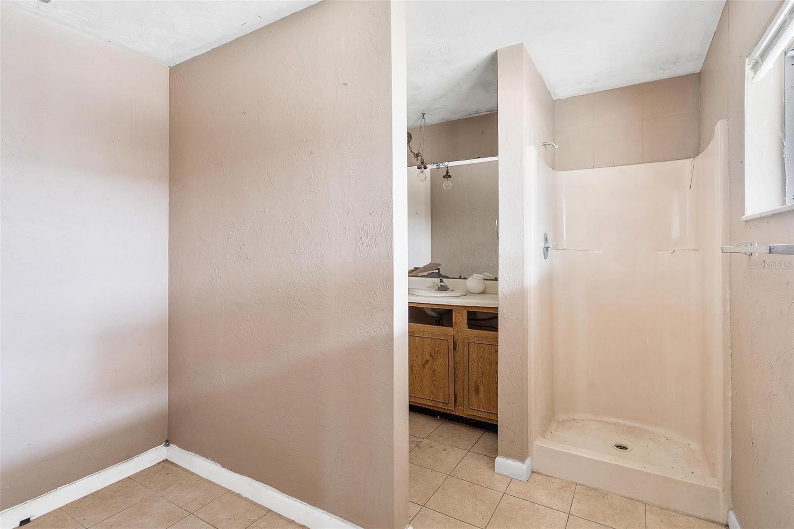 Image 43 of 57 For 2500 Urick Street