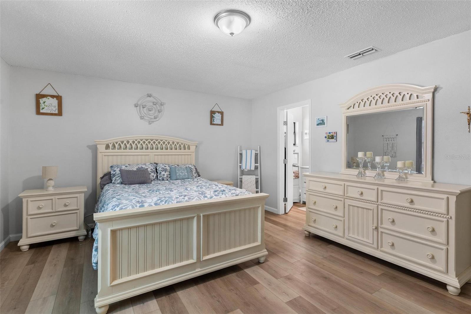 Image 16 of 53 For 5435 165th Street Road