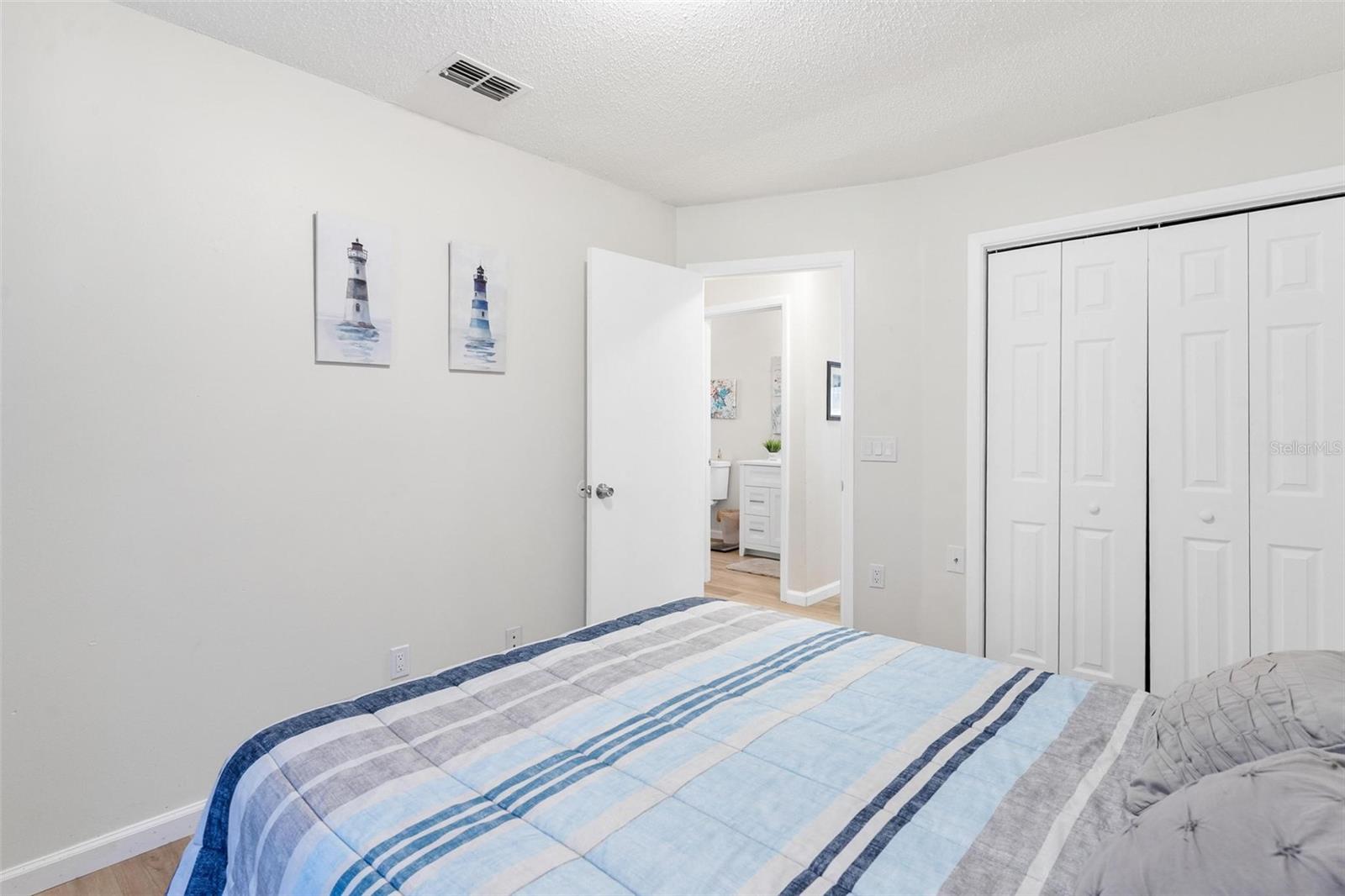 Image 21 of 53 For 5435 165th Street Road
