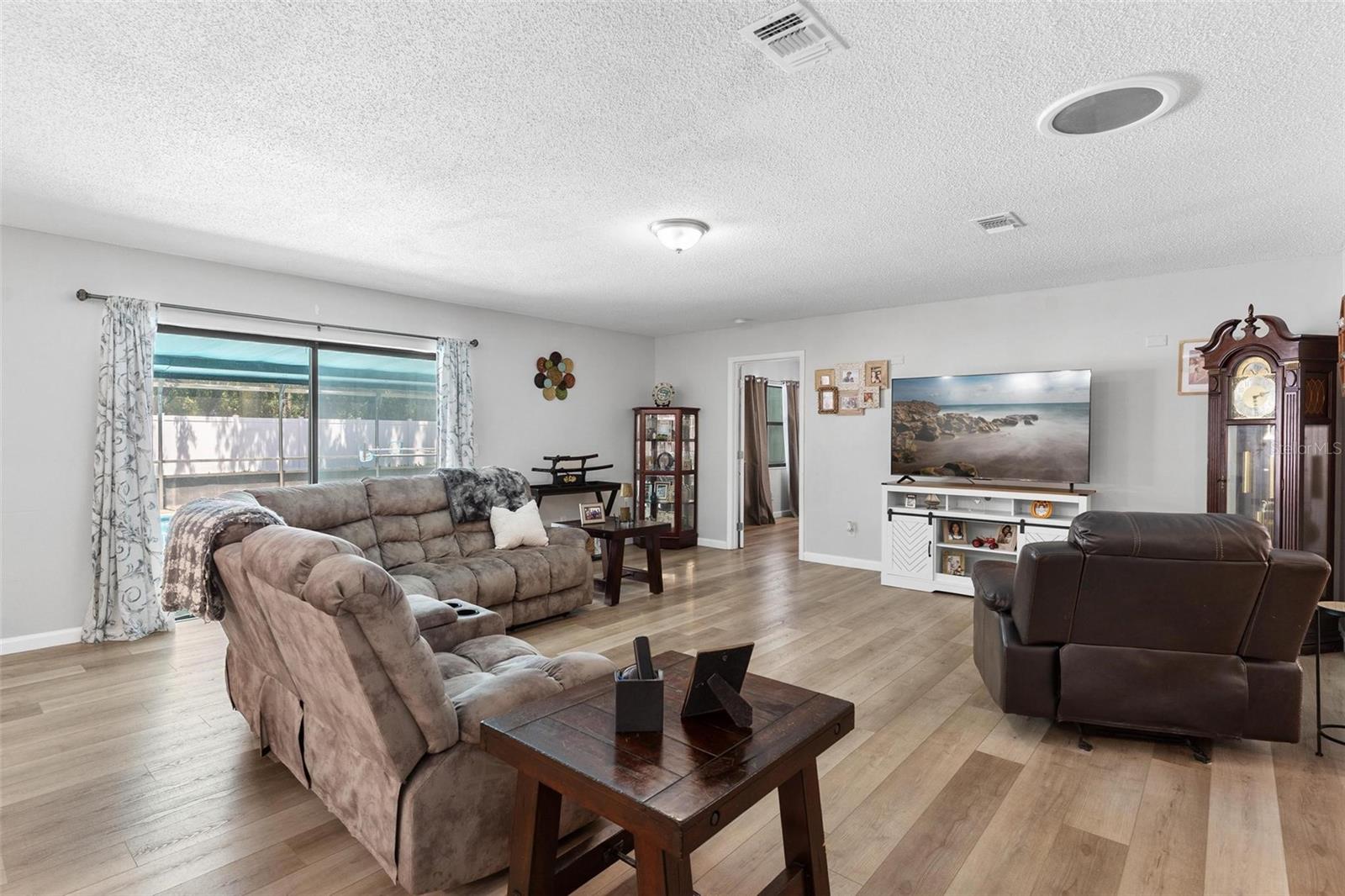 Image 6 of 53 For 5435 165th Street Road