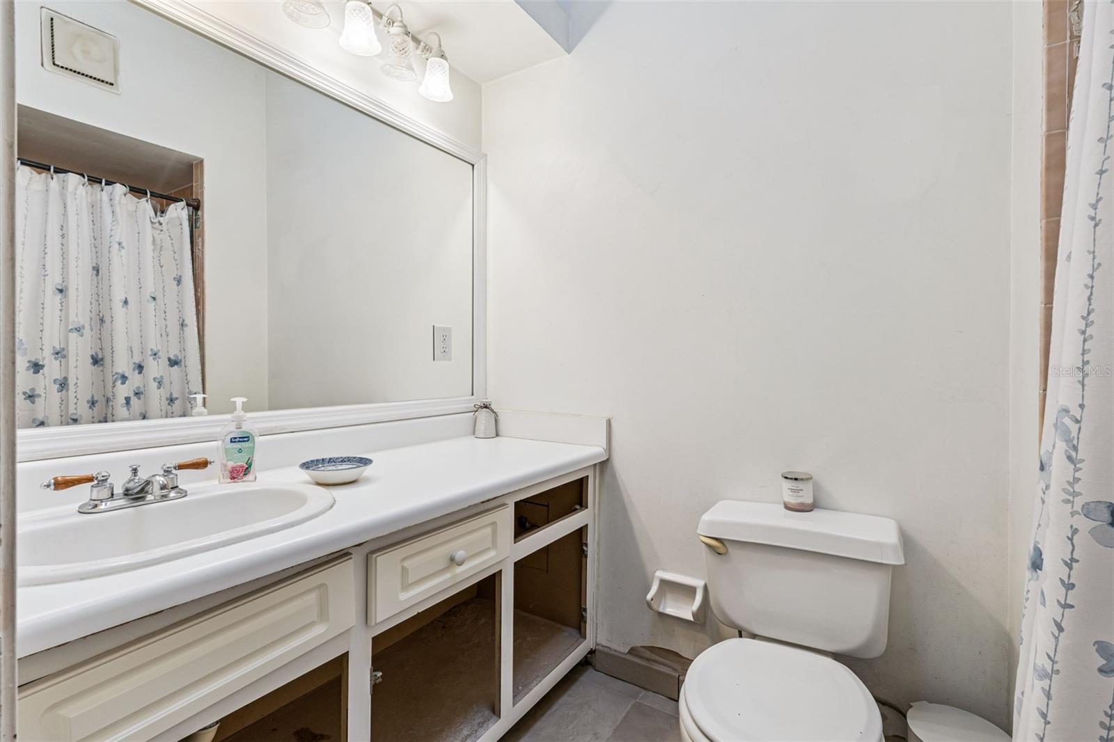 Image 13 of 25 For 721 Galloway Court