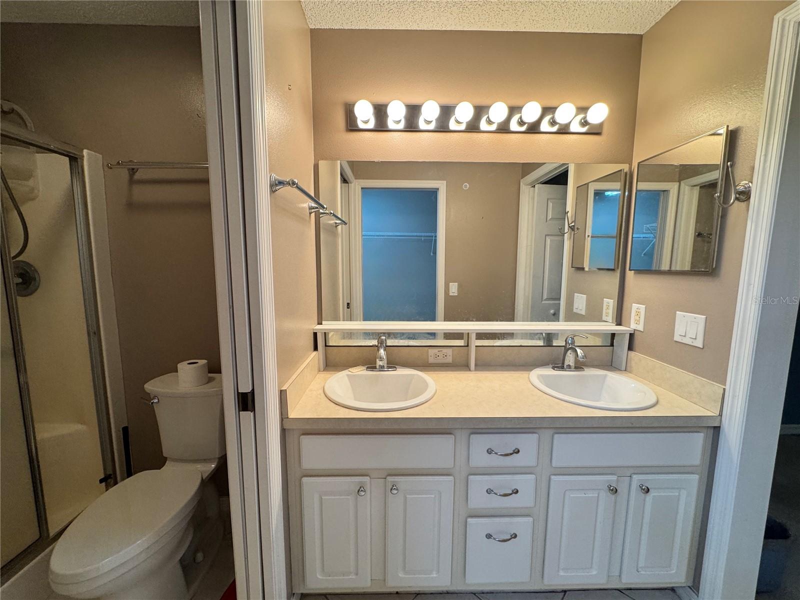 Image 16 of 27 For 549 Golfview Court