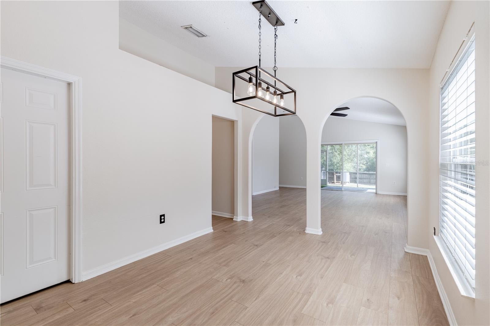 Image 12 of 36 For 31080 Lochmore Circle