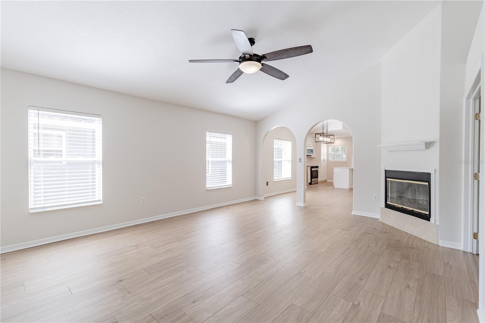 Image 14 of 36 For 31080 Lochmore Circle