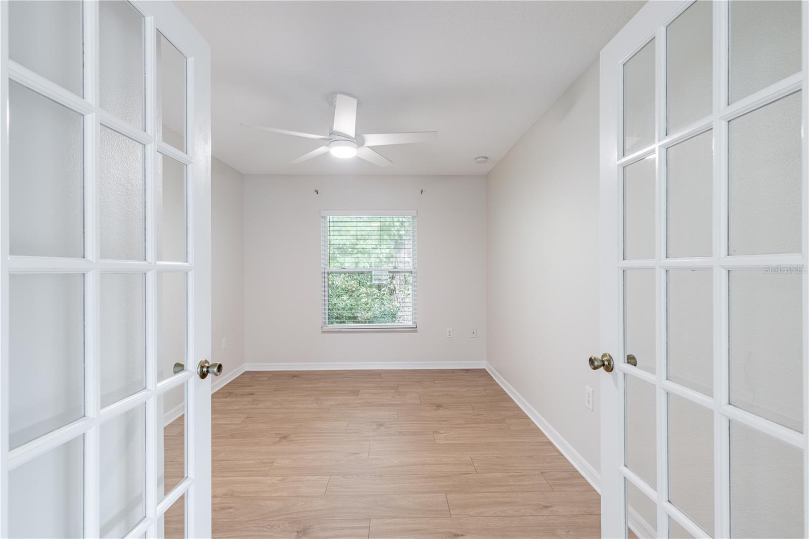 Image 16 of 36 For 31080 Lochmore Circle