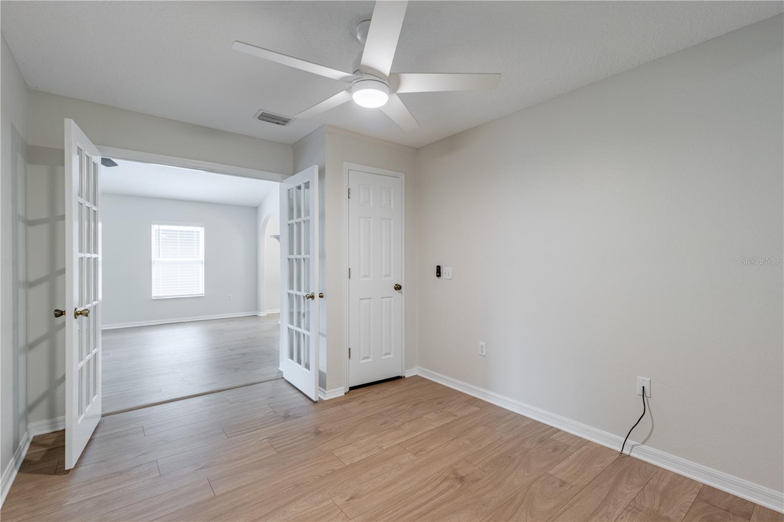 Image 17 of 36 For 31080 Lochmore Circle