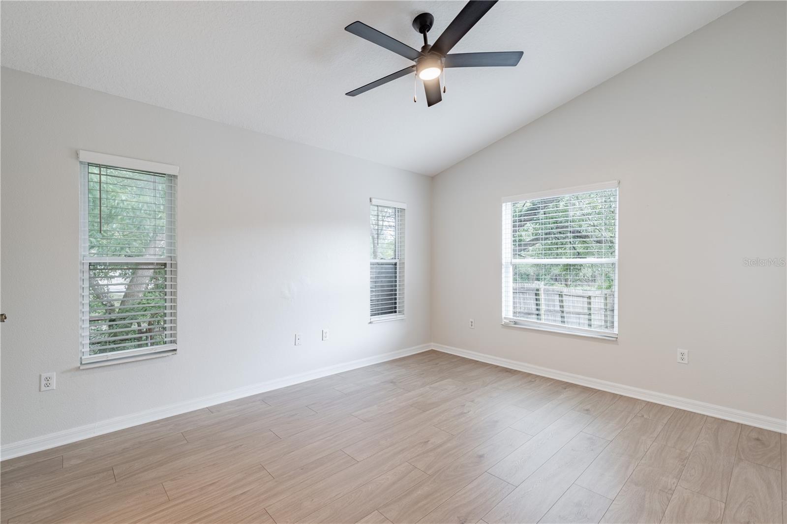 Image 20 of 36 For 31080 Lochmore Circle