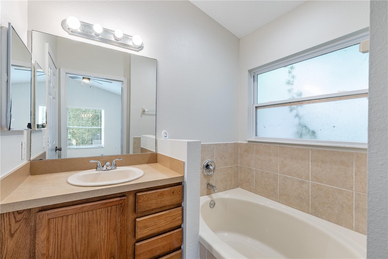 Image 21 of 36 For 31080 Lochmore Circle