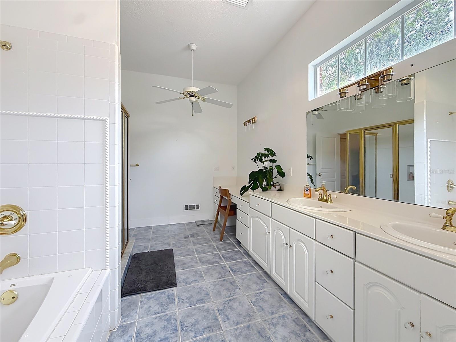 Image 40 of 81 For 34122 Park Lane