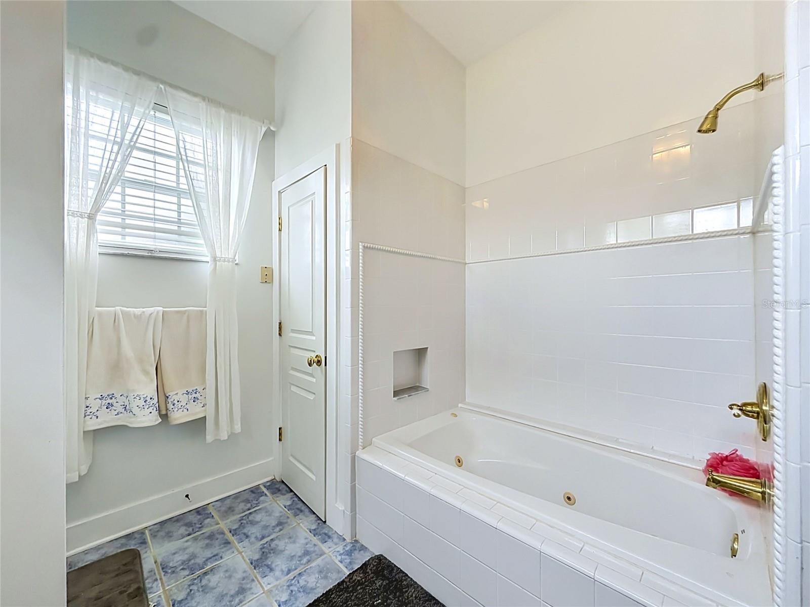 Image 42 of 81 For 34122 Park Lane