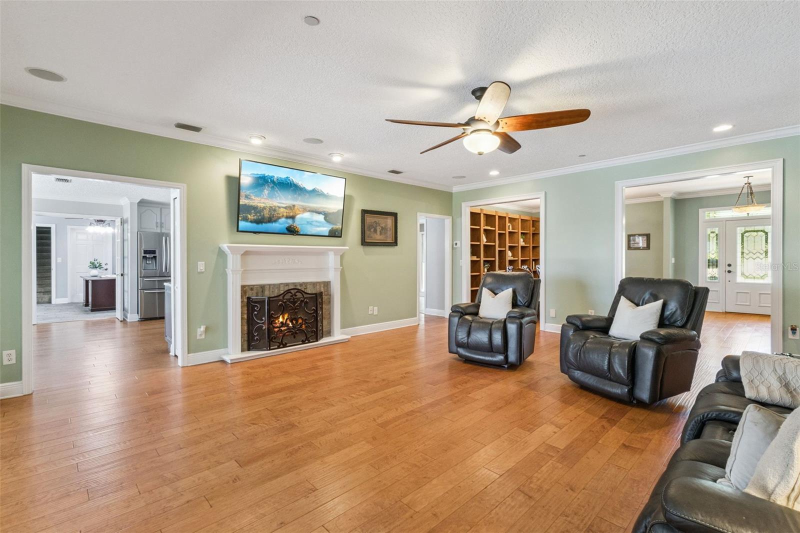 Image 11 of 69 For 14951 Thoroughbred Ln