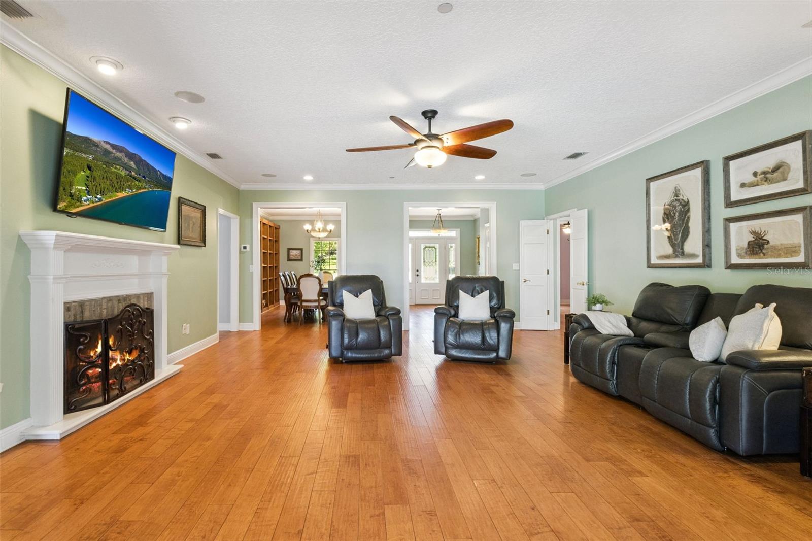 Image 12 of 69 For 14951 Thoroughbred Ln