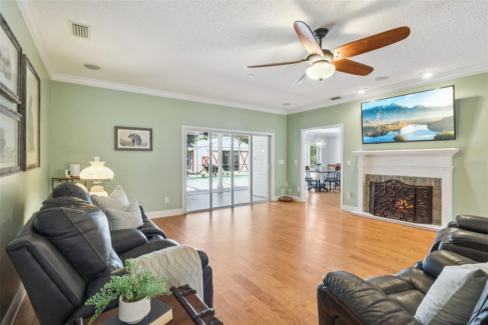 Image 14 of 69 For 14951 Thoroughbred Ln