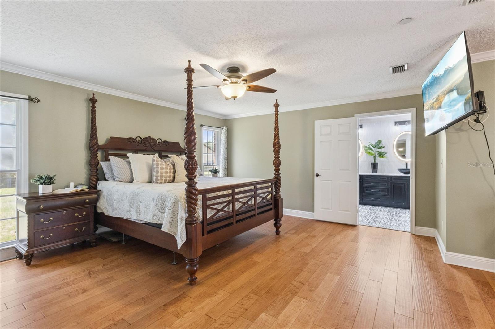 Image 31 of 69 For 14951 Thoroughbred Ln