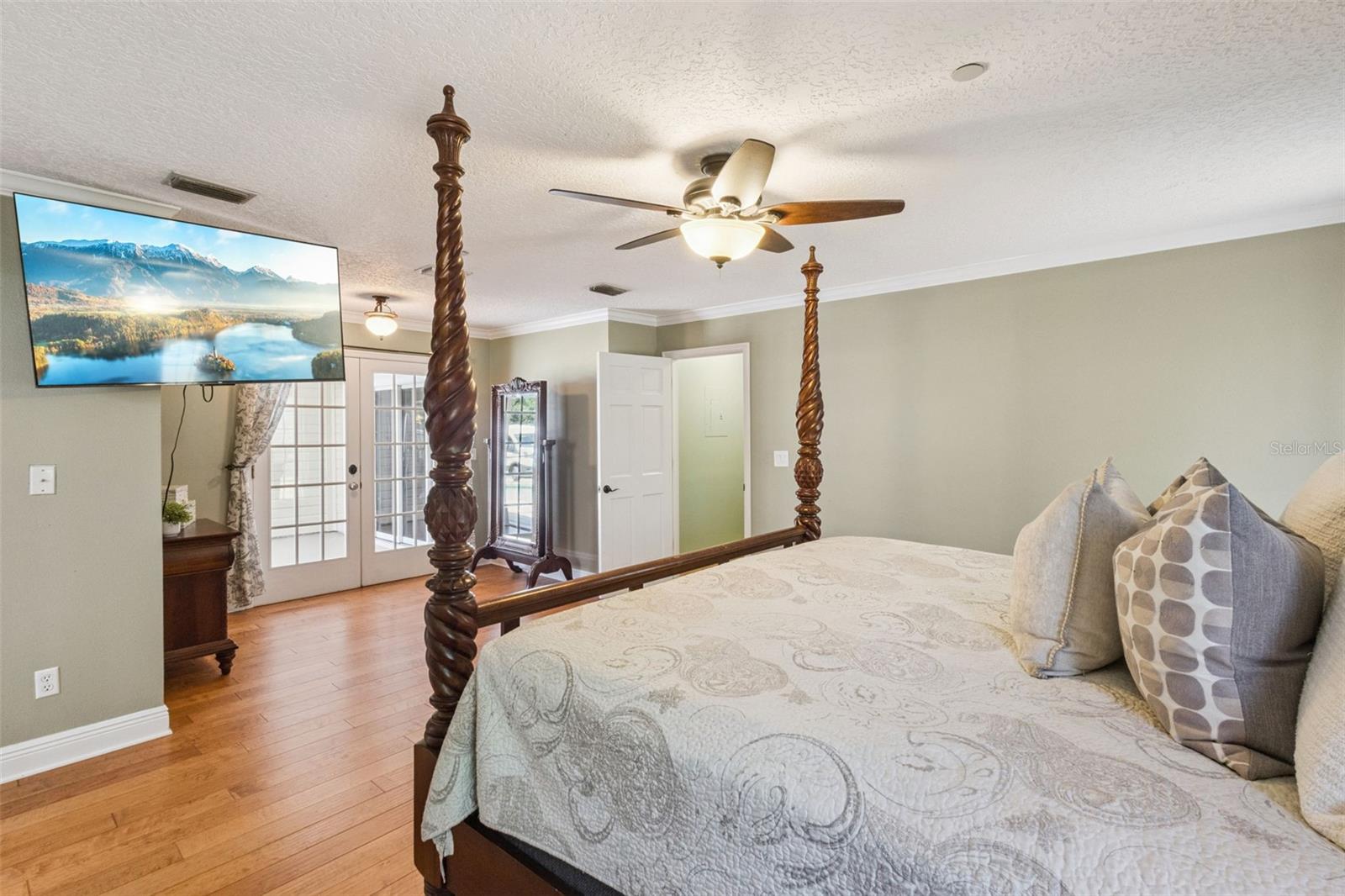 Image 33 of 69 For 14951 Thoroughbred Ln