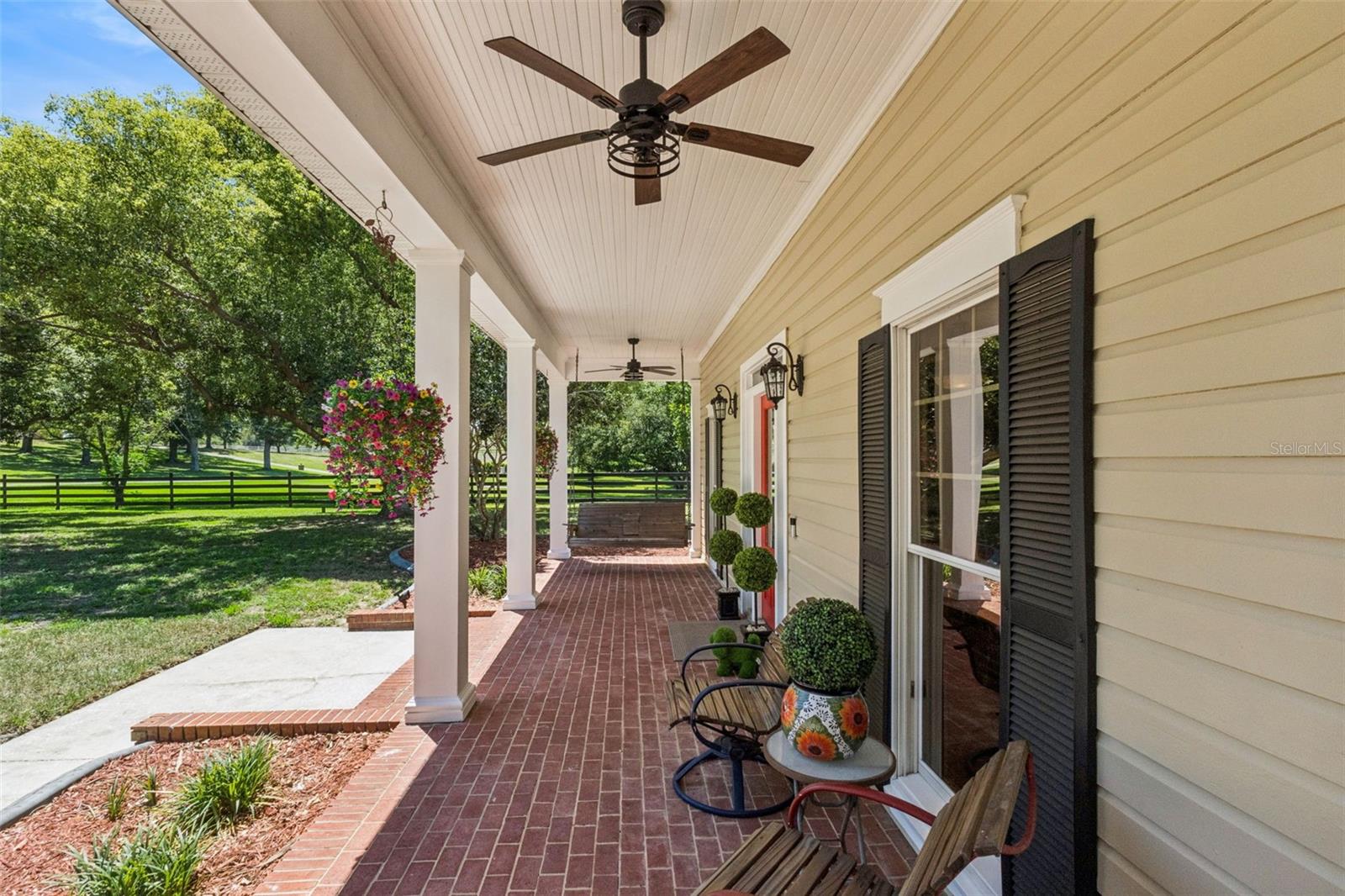 Image 5 of 69 For 14951 Thoroughbred Ln