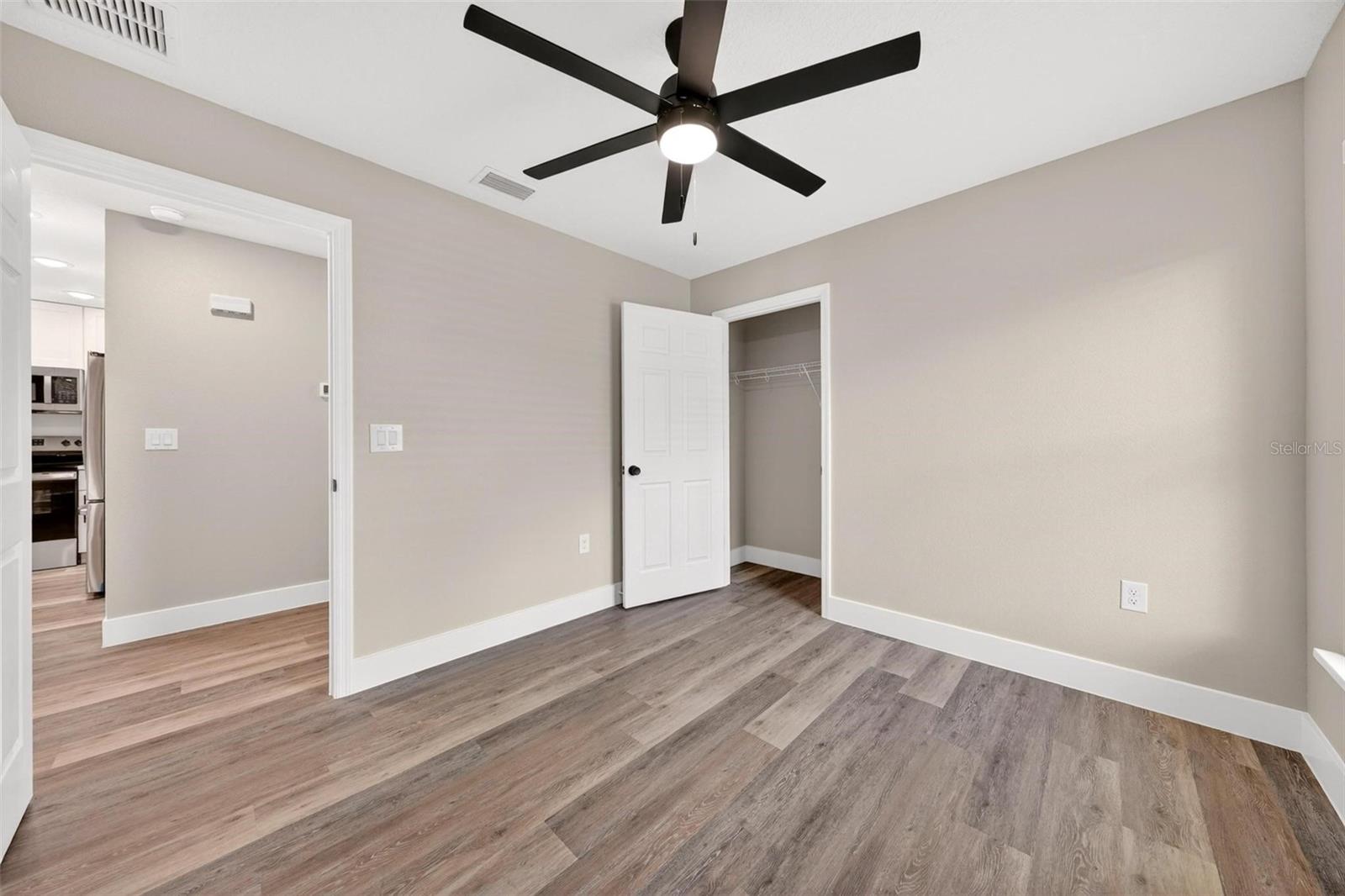 Image 17 of 21 For 32635 Vista Avenue