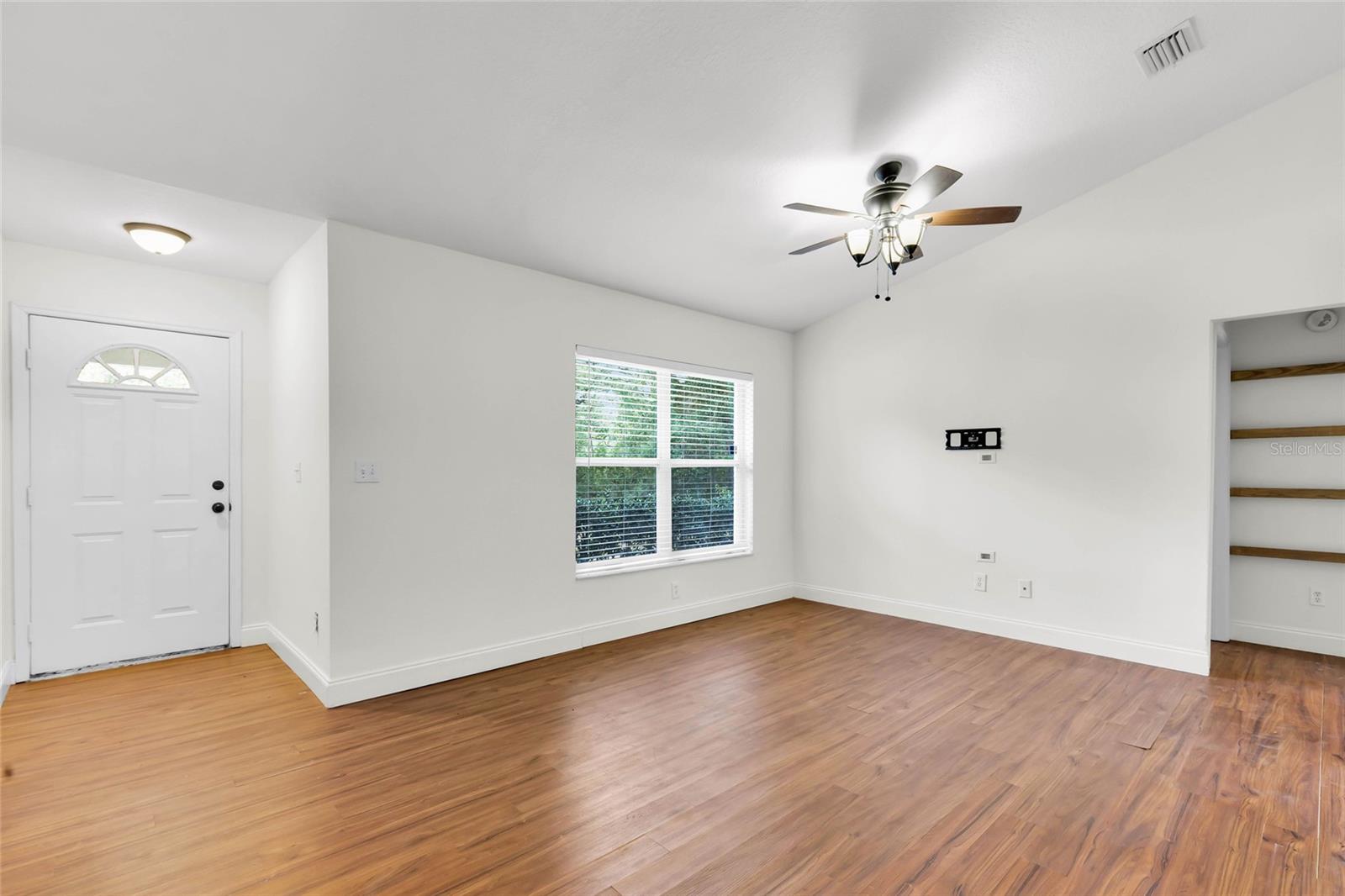 Image 7 of 31 For 40206 Palm Street