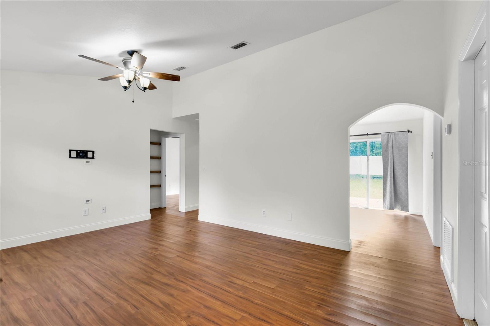 Image 9 of 31 For 40206 Palm Street