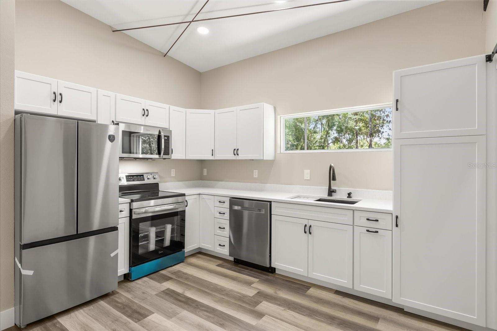 Image 16 of 36 For 10408 Larchwood Street