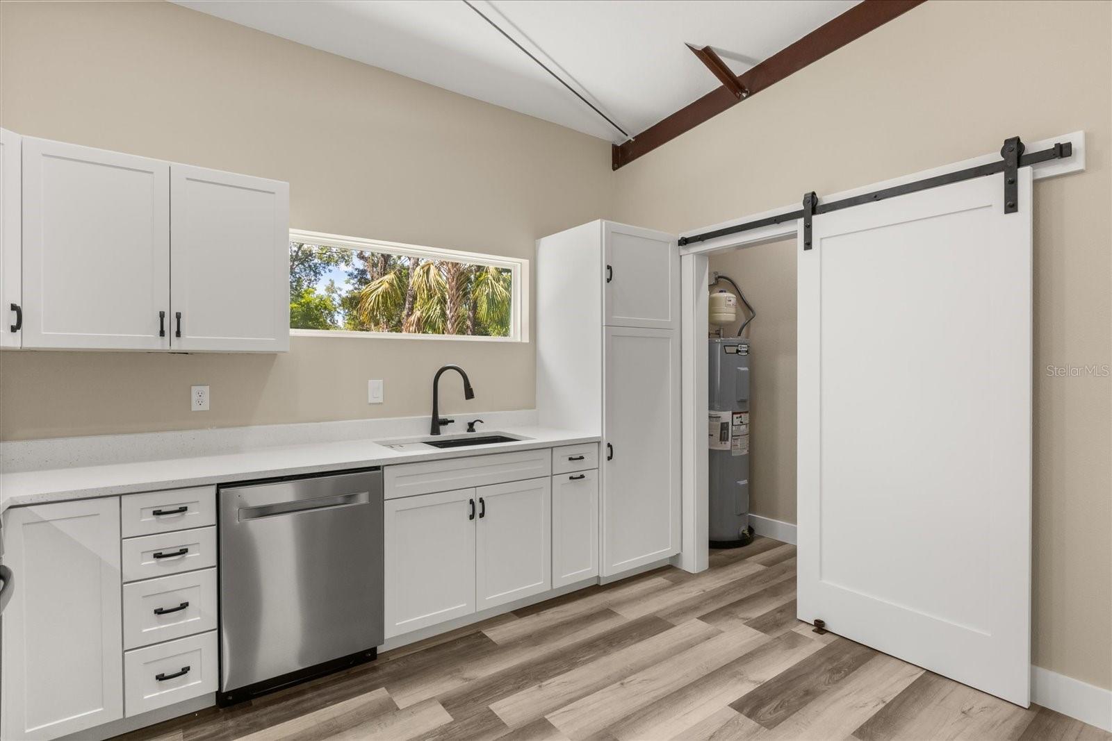 Image 18 of 36 For 10408 Larchwood Street