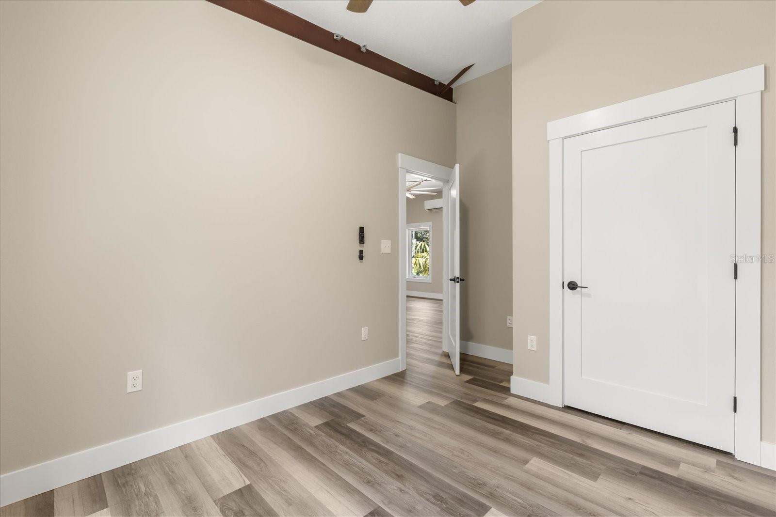 Image 19 of 36 For 10408 Larchwood Street