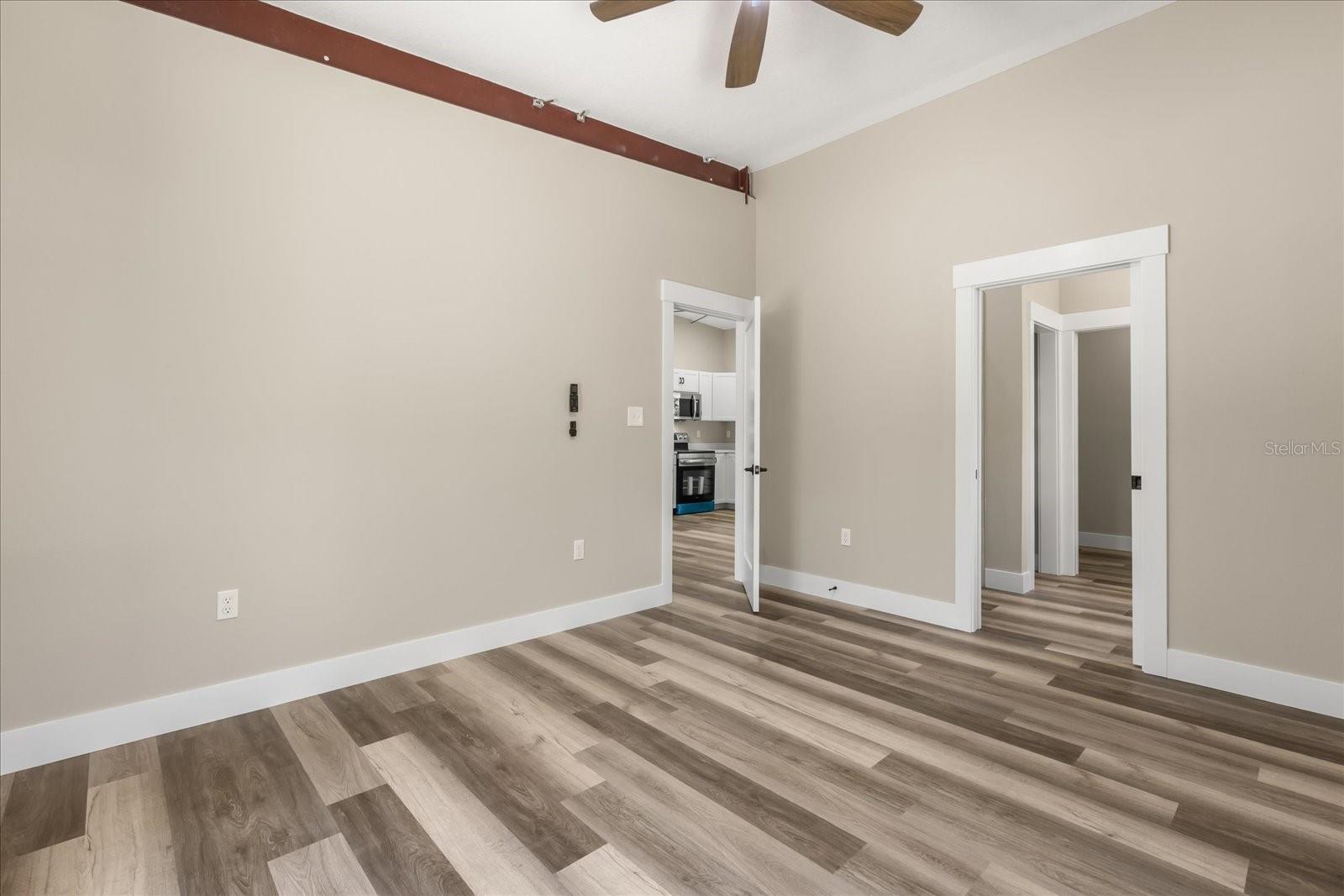 Image 22 of 36 For 10408 Larchwood Street