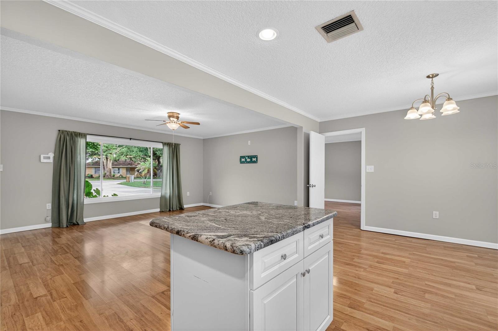 Image 13 of 55 For 27638 Lisa Drive