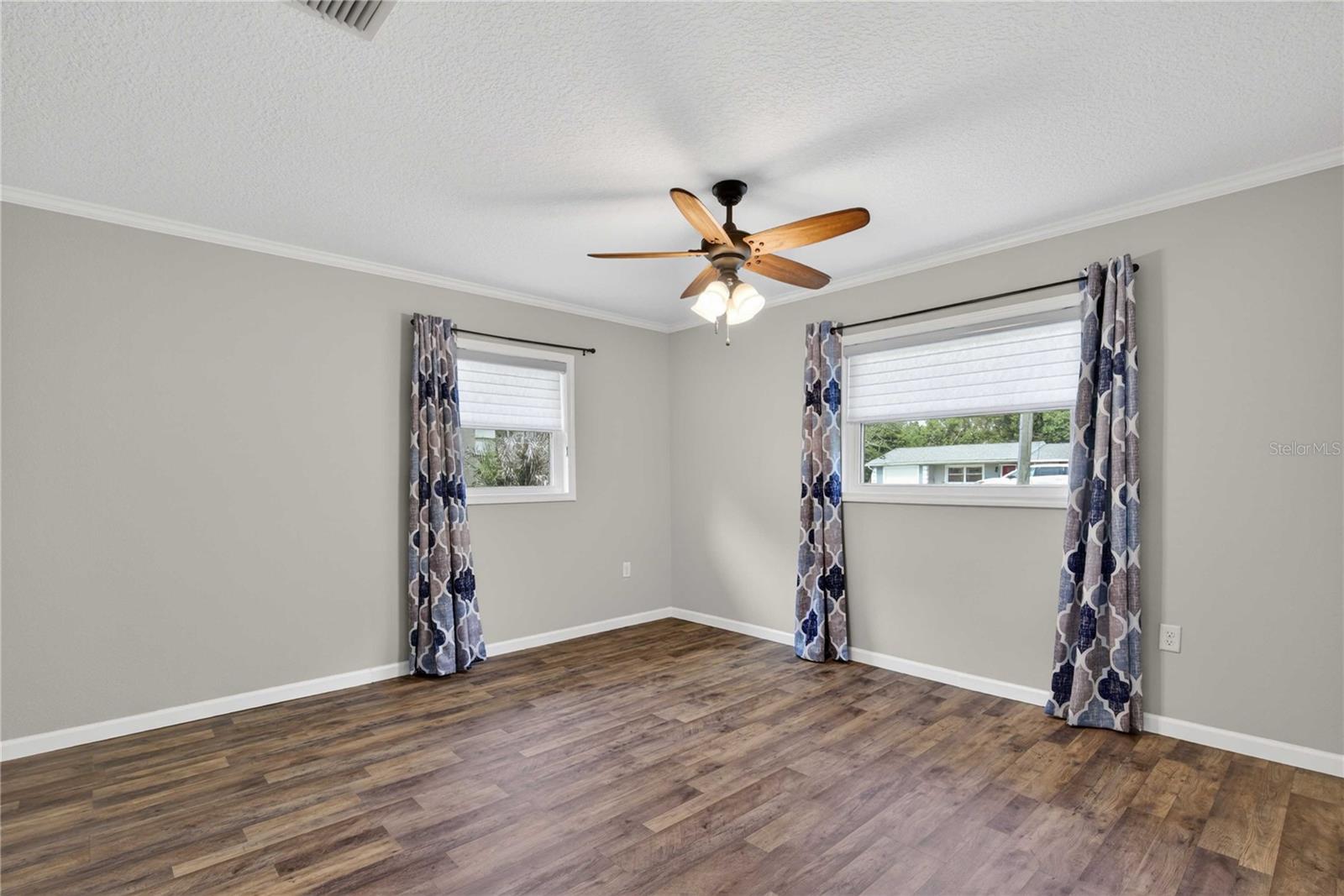 Image 17 of 55 For 27638 Lisa Drive