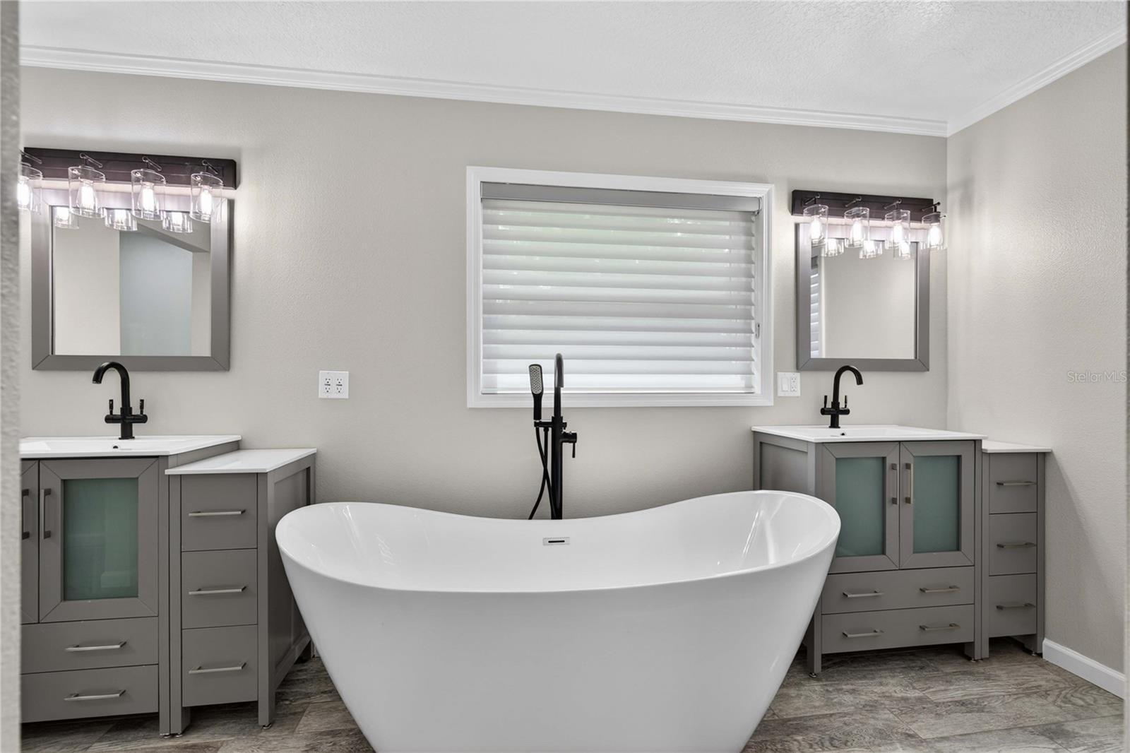 Image 21 of 55 For 27638 Lisa Drive