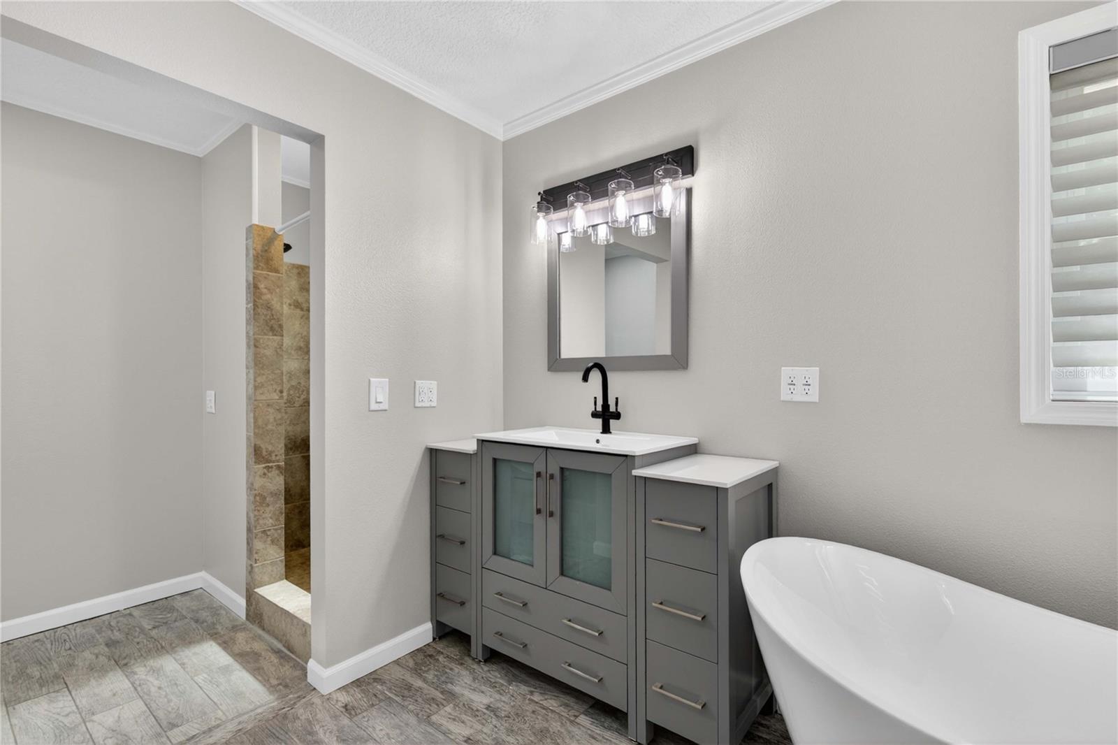 Image 22 of 55 For 27638 Lisa Drive