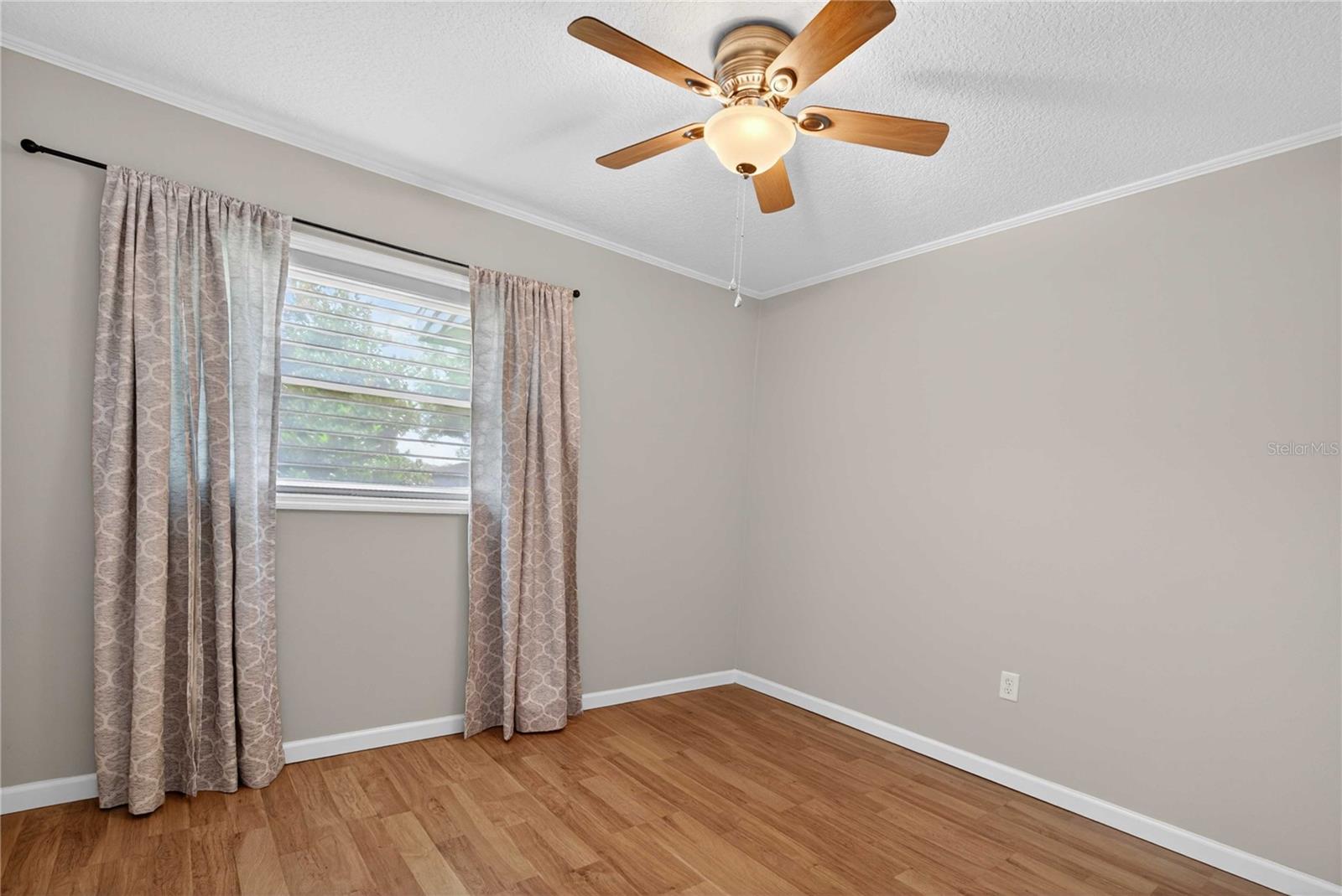 Image 25 of 55 For 27638 Lisa Drive