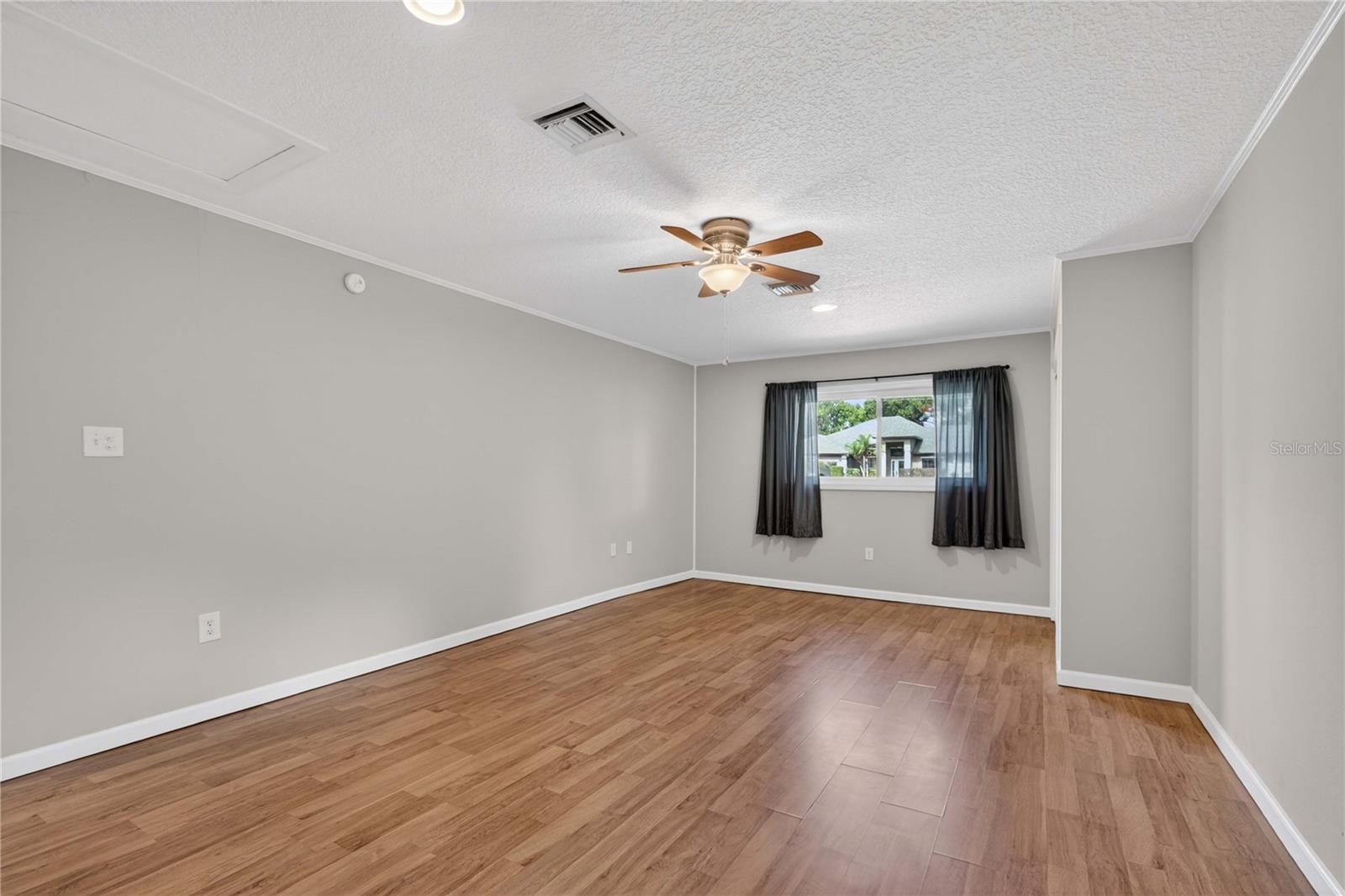 Image 34 of 55 For 27638 Lisa Drive