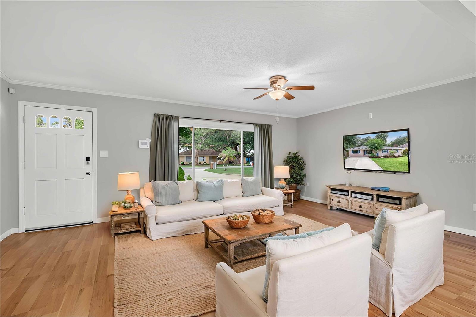 Image 6 of 55 For 27638 Lisa Drive