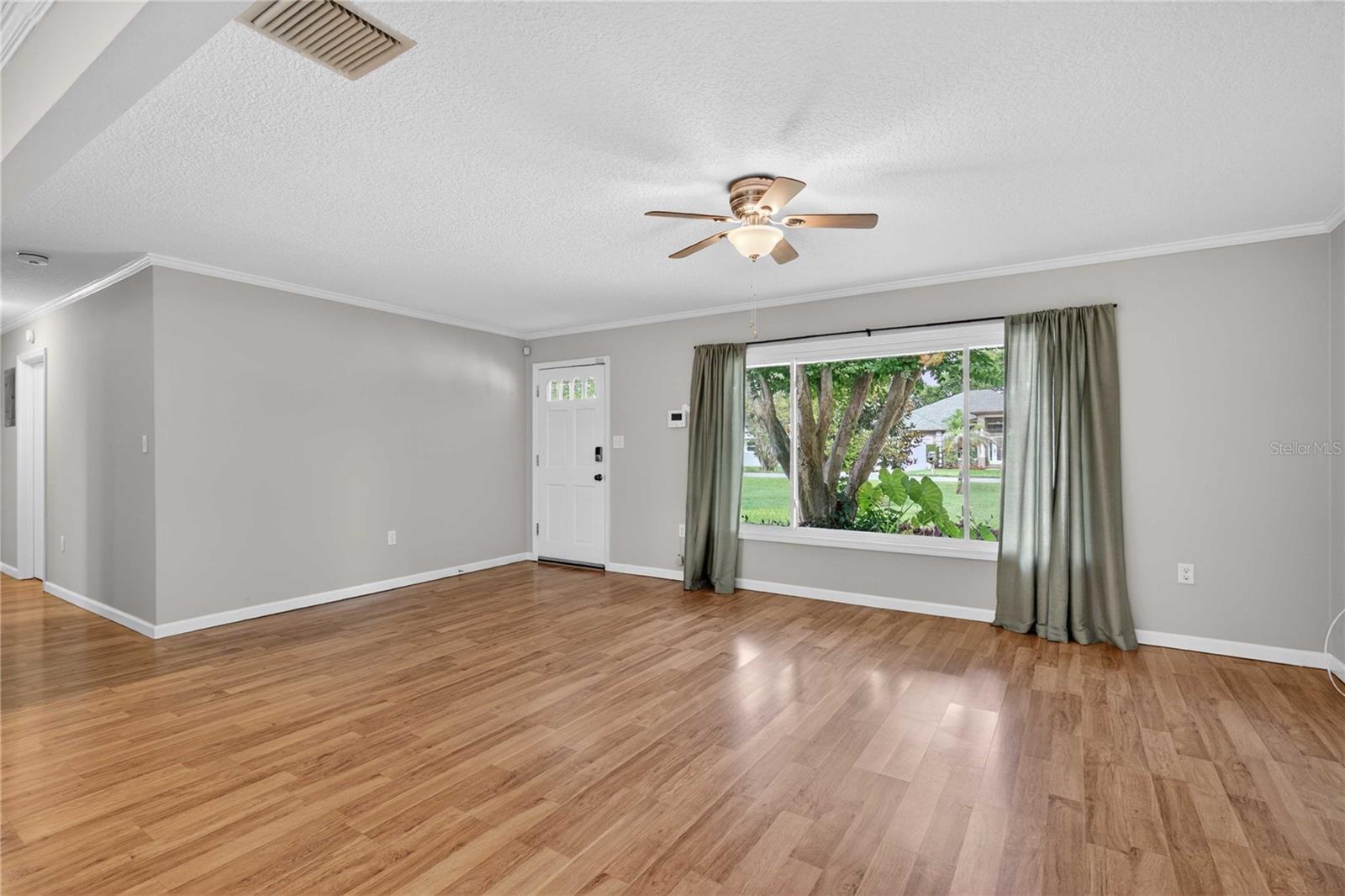 Image 7 of 55 For 27638 Lisa Drive