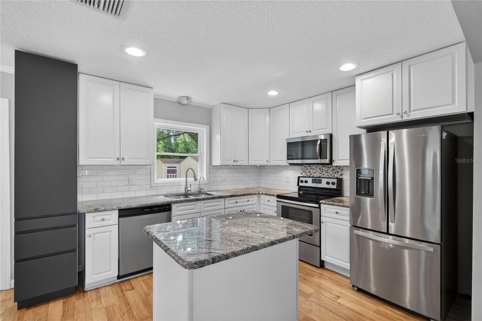 Image 9 of 55 For 27638 Lisa Drive