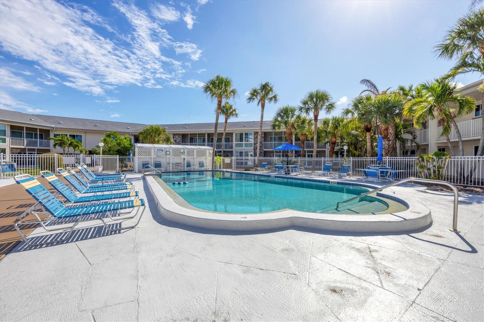 Listing photo id 30 for 500 Washington Drive 14a