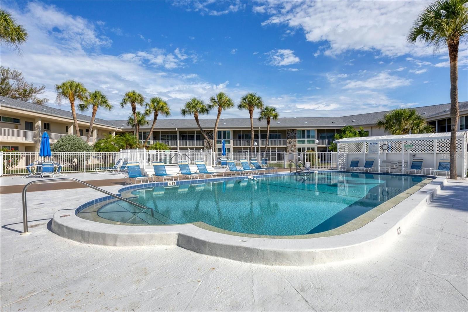 Listing photo id 31 for 500 Washington Drive 14a