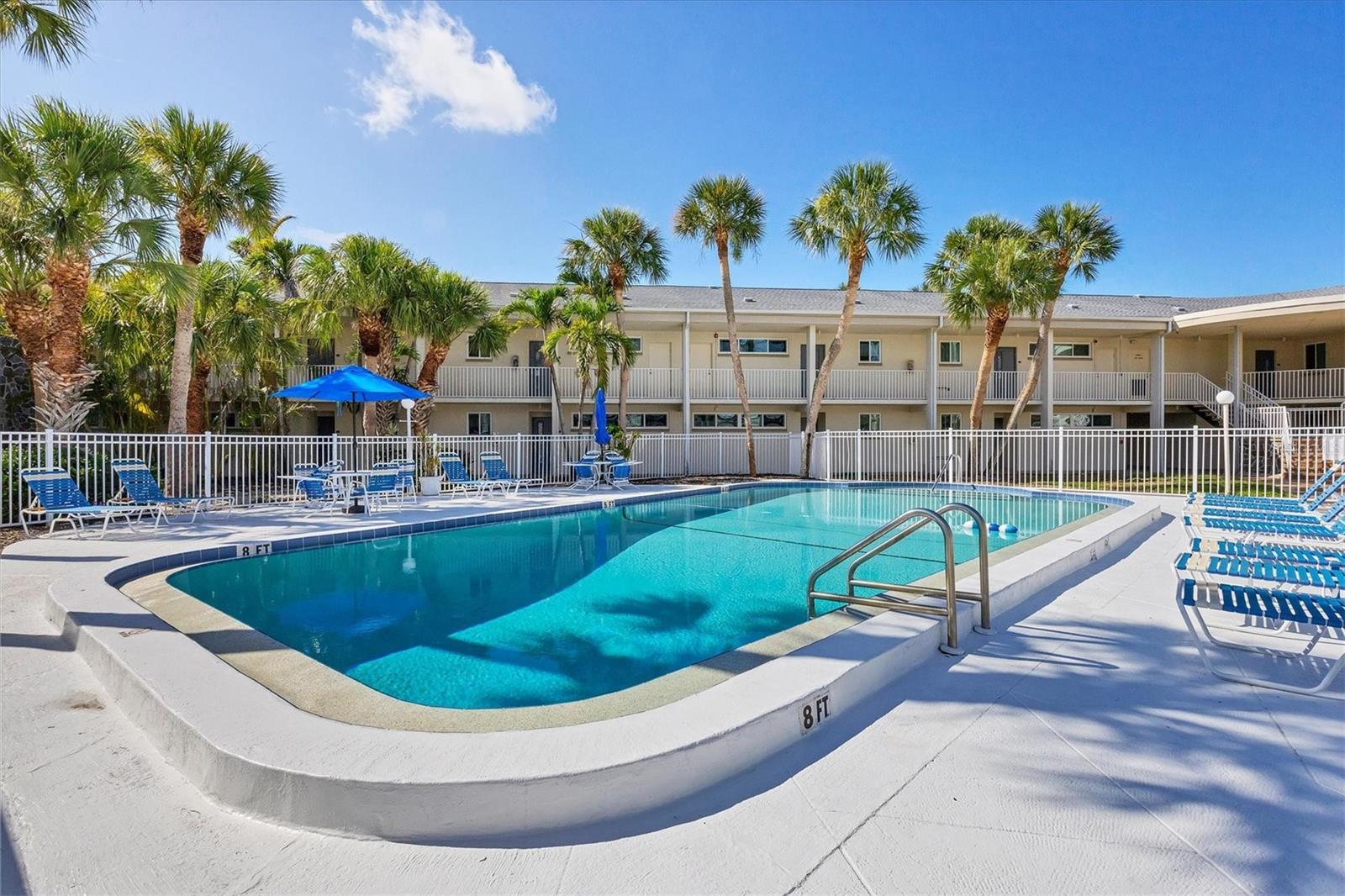 Listing photo id 33 for 500 Washington Drive 14a