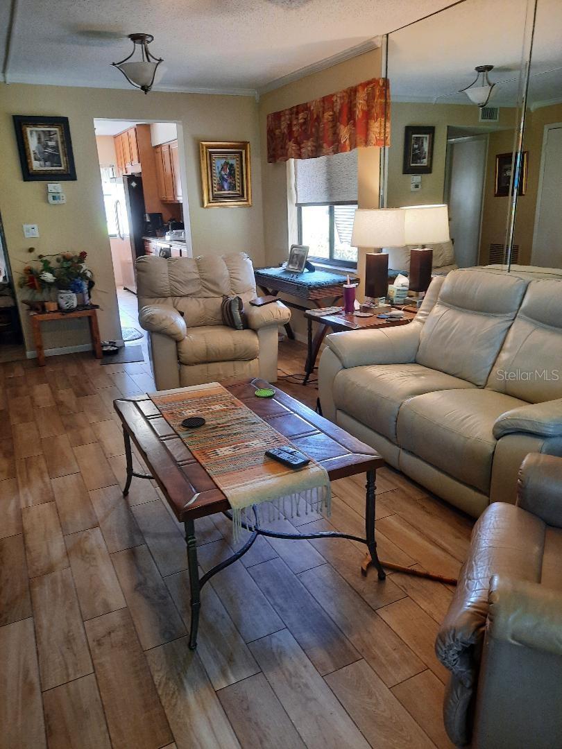 Listing photo id 17 for 4560 Longwater Chase 51
