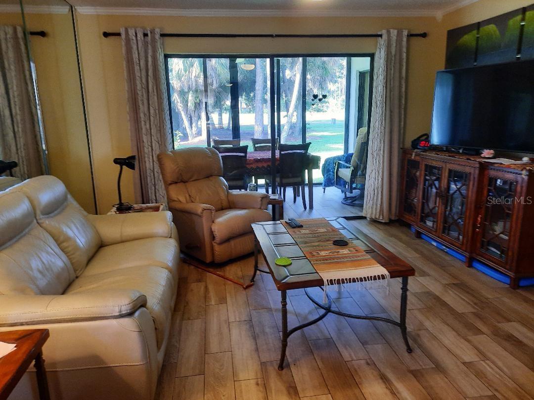 Listing photo id 18 for 4560 Longwater Chase 51