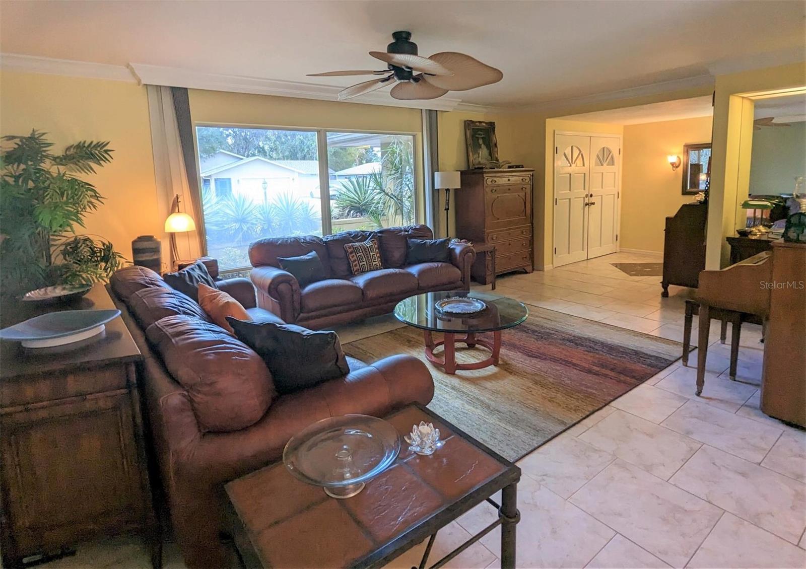 Listing photo id 1 for 5409 Palm Aire Drive