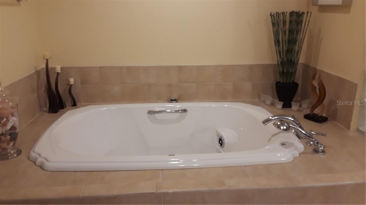Image 15 of 28 For 455 Longboat Club Road 401