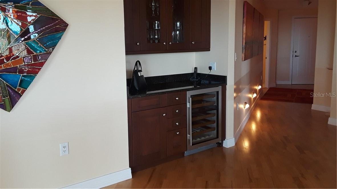 Image 7 of 28 For 455 Longboat Club Road 401